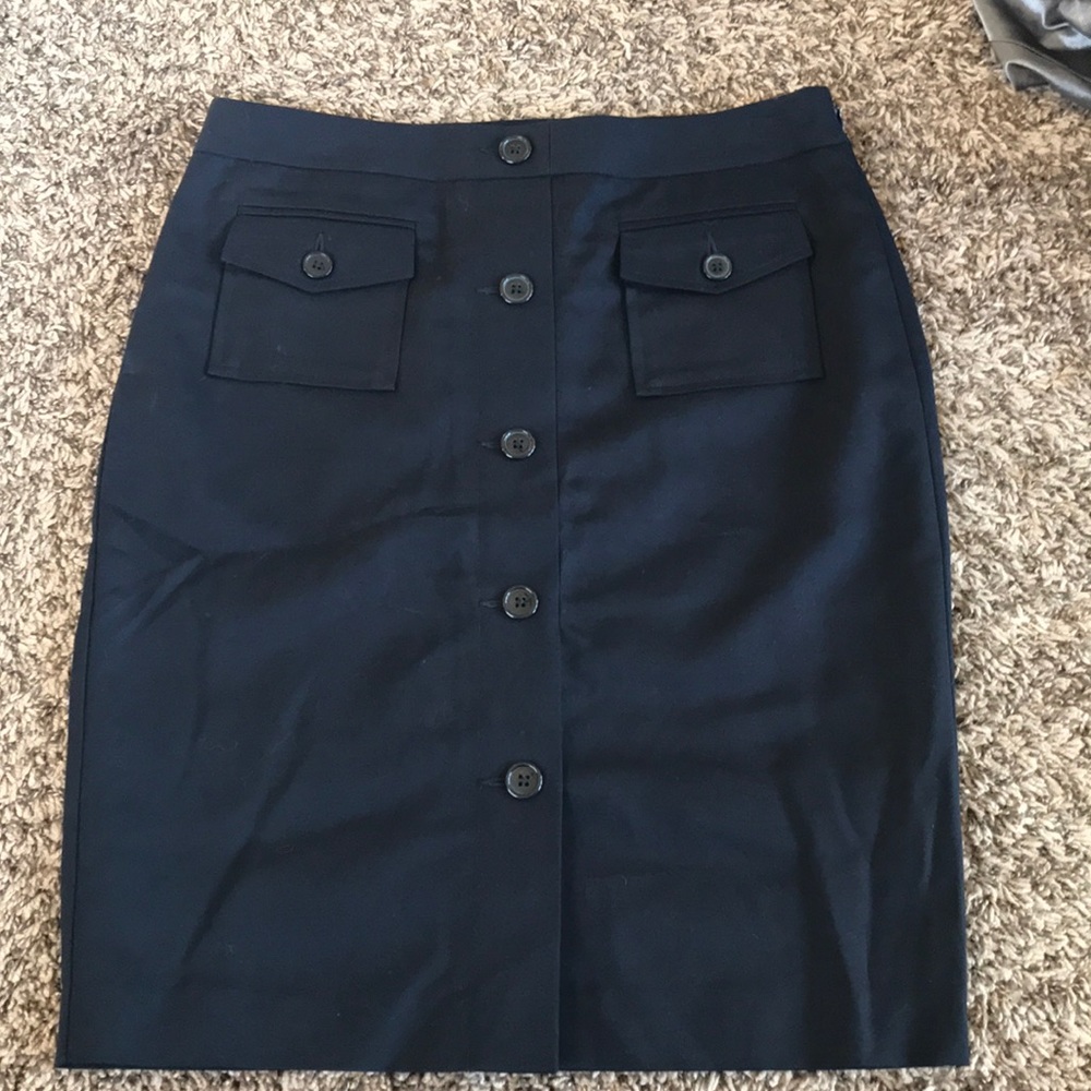 Ann Taylor black pencil skirt w/pockets